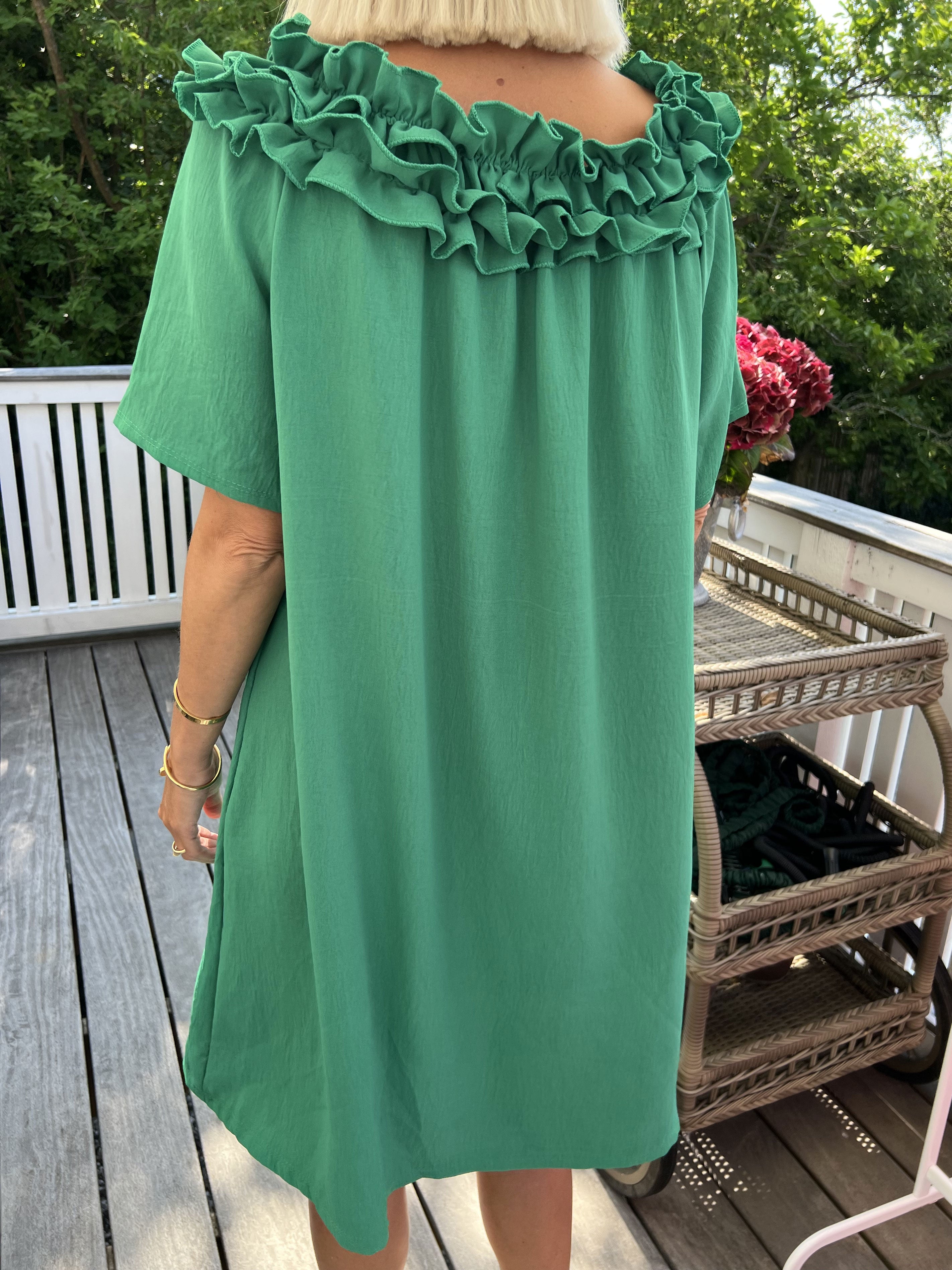 Chili Sleeveless Dress - Fineste kjole med flæser i udskæringen